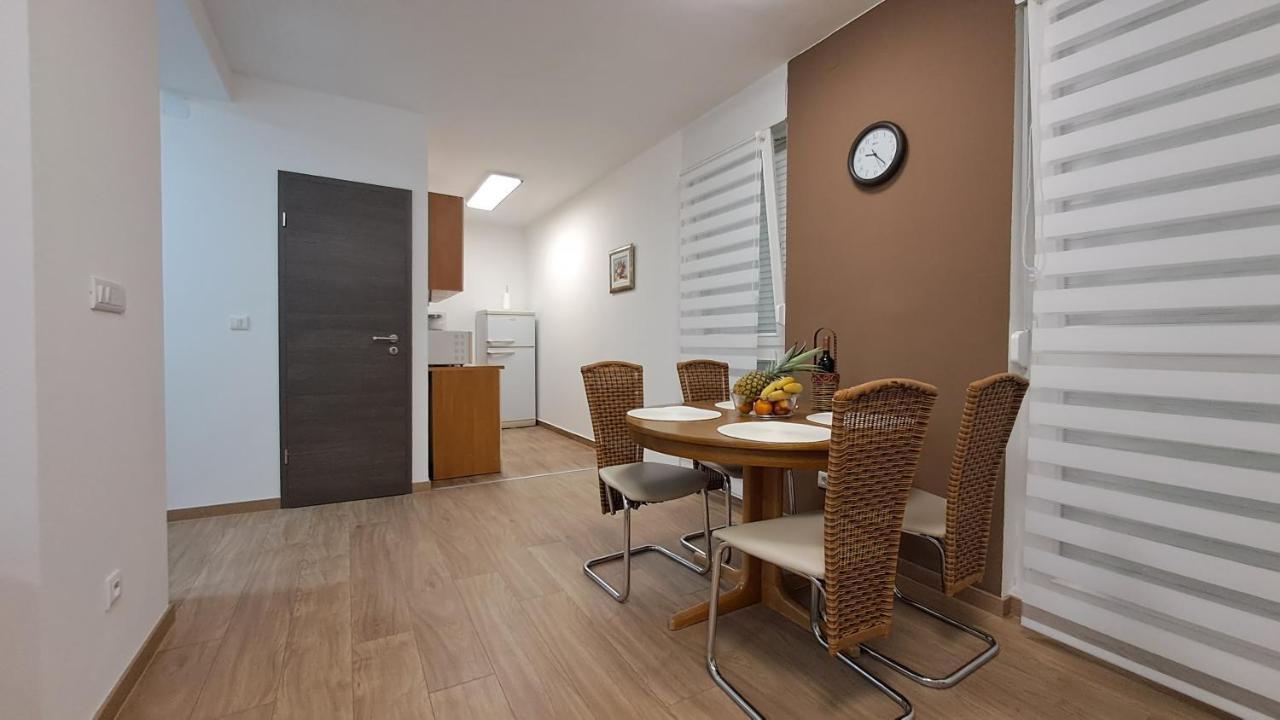 Greenline Pula Apartment Esterno foto