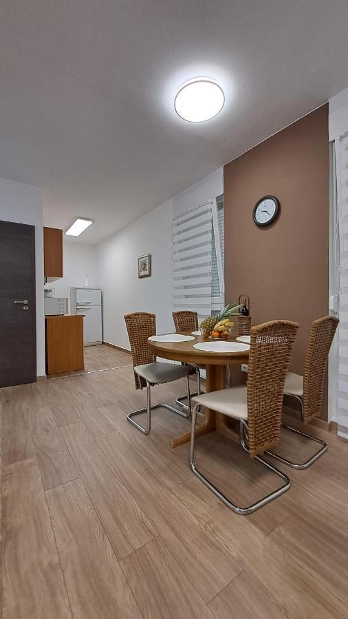 Greenline Pula Apartment Esterno foto