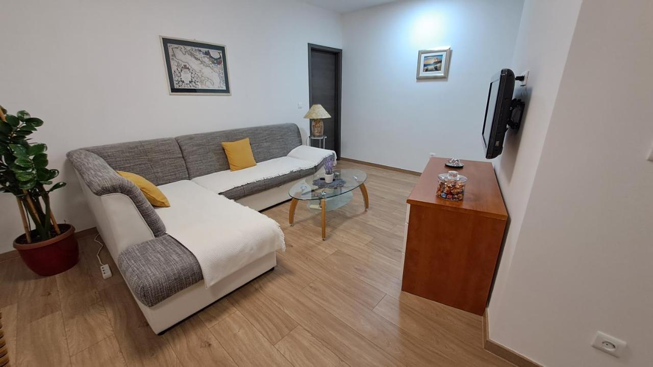 Greenline Pula Apartment Esterno foto