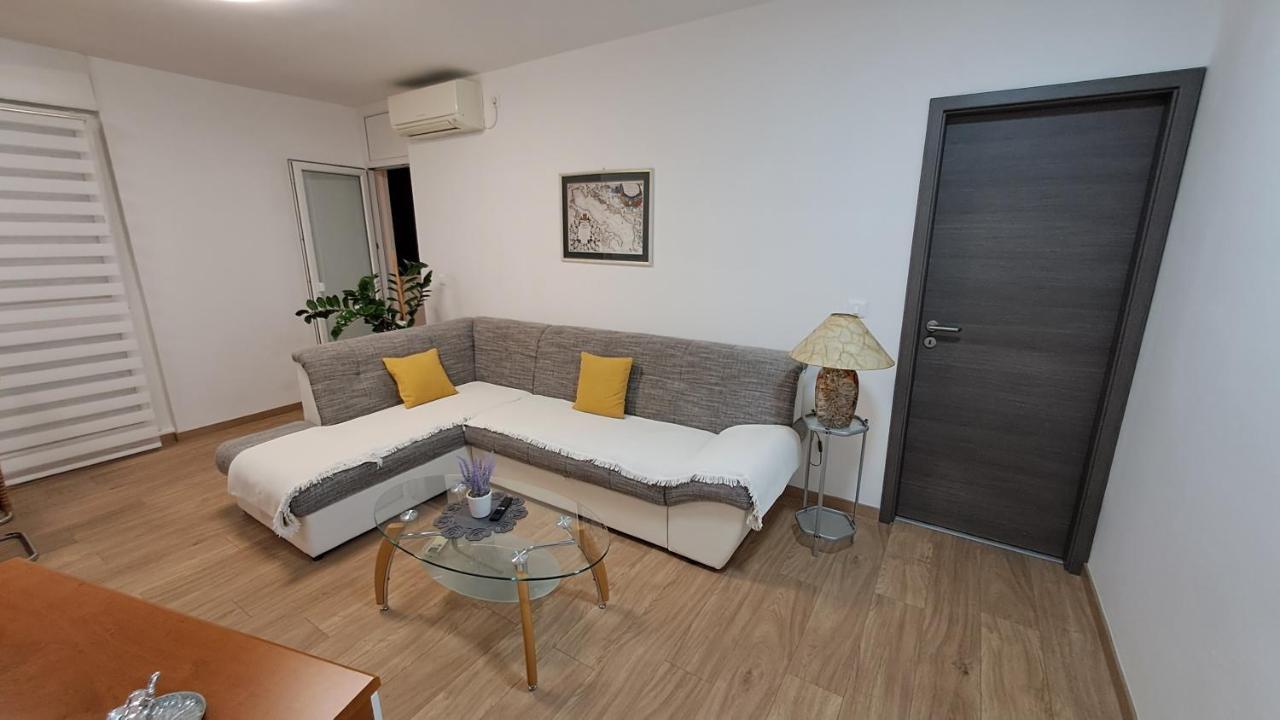 Greenline Pula Apartment Esterno foto