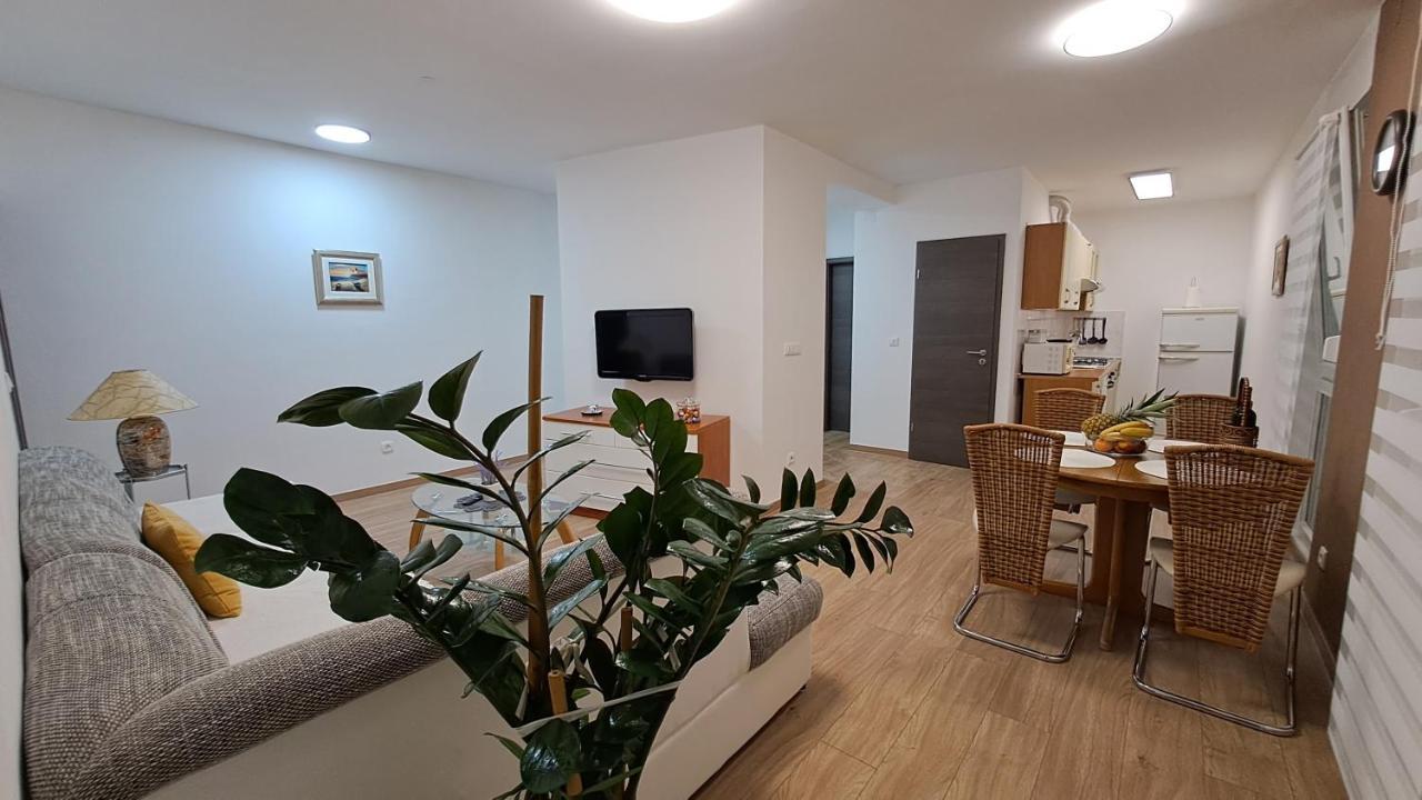 Greenline Pula Apartment Esterno foto
